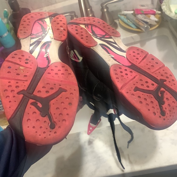 Girl Jordan shoes - Picture 6 of 14